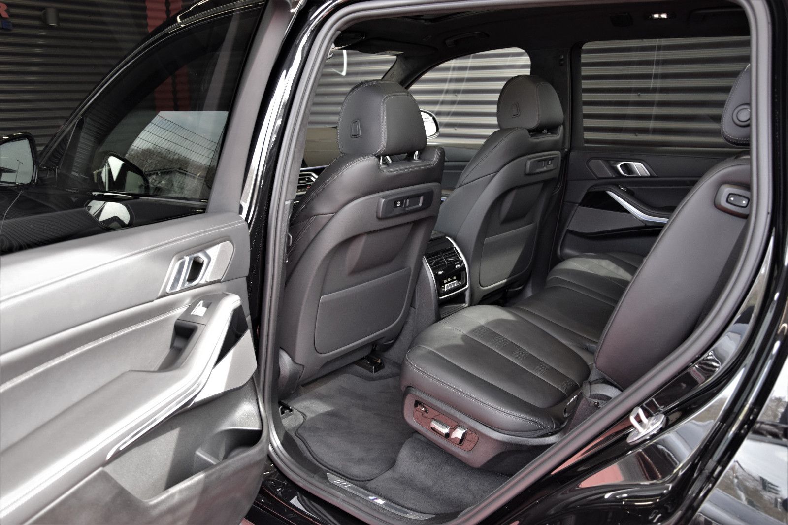 Fahrzeugabbildung BMW X7 40d xDrive M Sport Pano Laser h/k ACC 360°21"