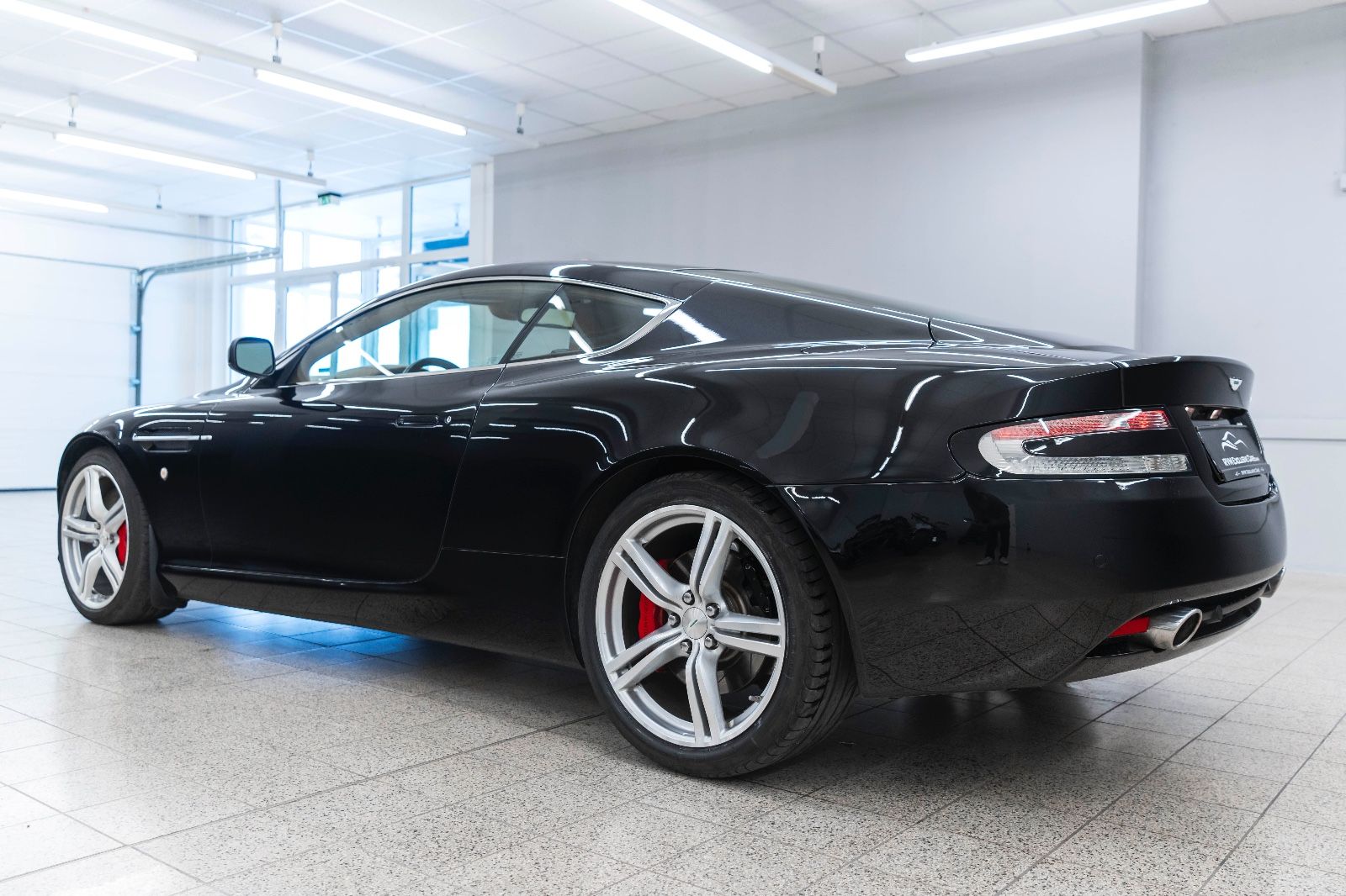 Fahrzeugabbildung Aston Martin DB9 Coupe Schalter 1/385 Sportpaket