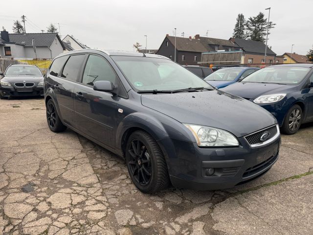 Ford Focus Turnier Titanium*KEYLESSGO*XENON*MOTORPROB