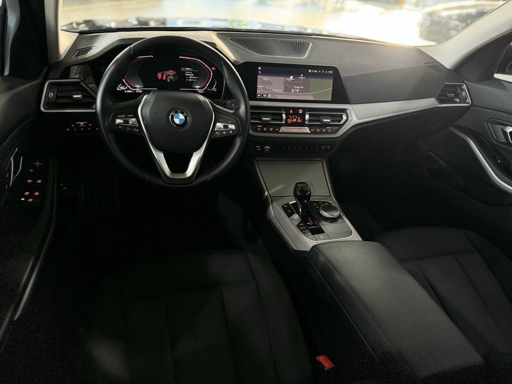 Fahrzeugabbildung BMW 320d DAB Kamera WLAN CockPitPr Sithzg Alarm LED