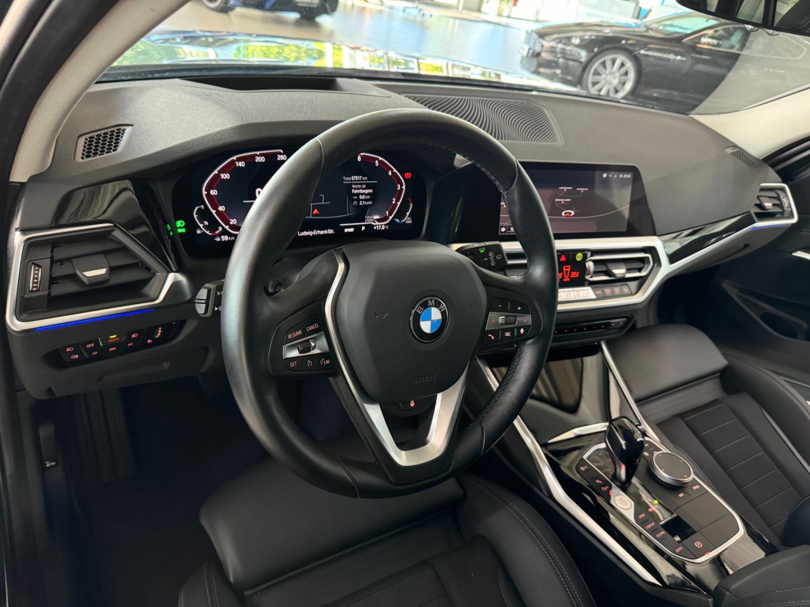 Fahrzeugabbildung BMW 330i xD Sport Line Laser HUD DAB Komfort AHK