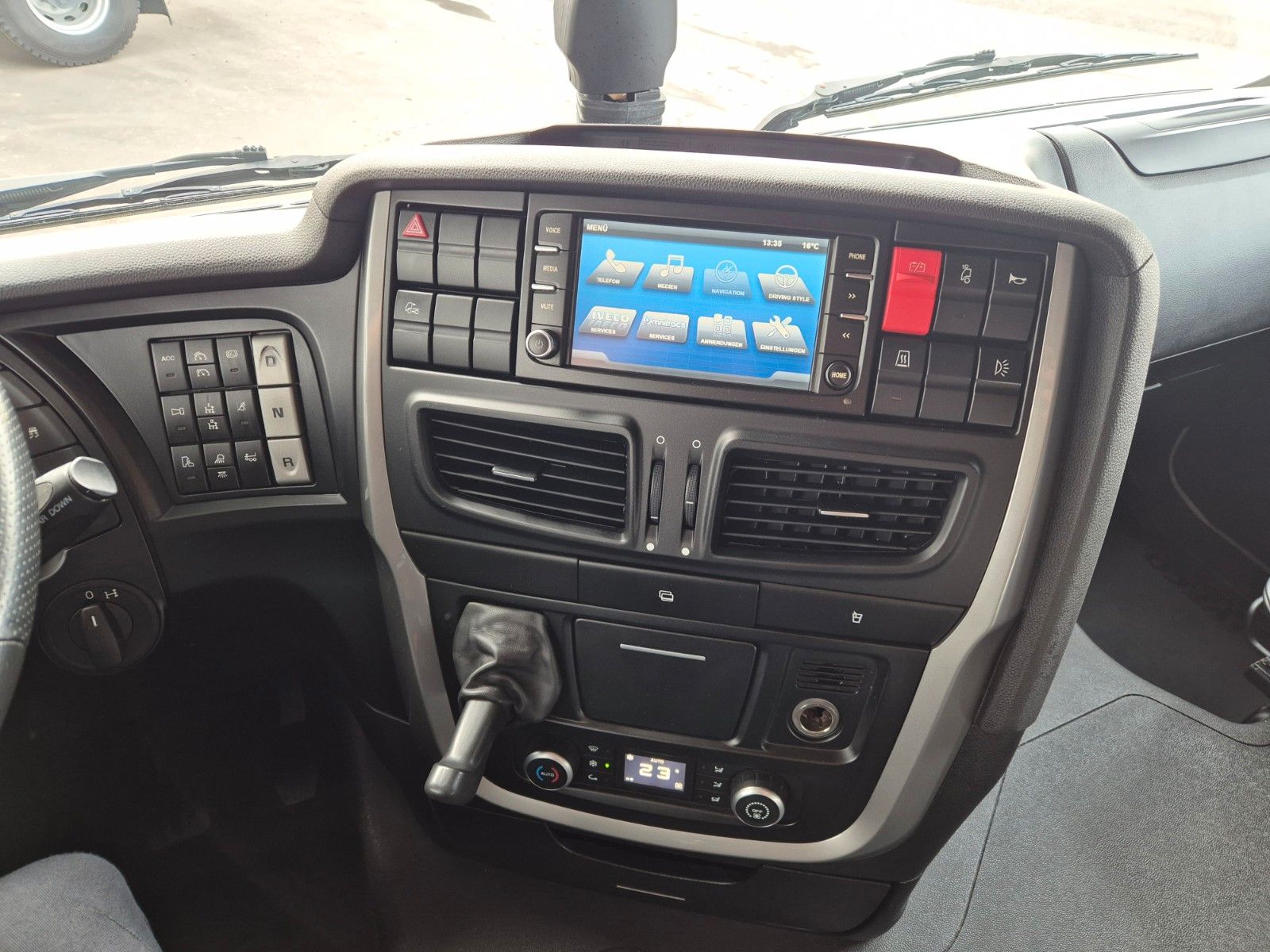 Fahrzeugabbildung Iveco Stralis 460NP LNG Standklima Xenon 3 Stück