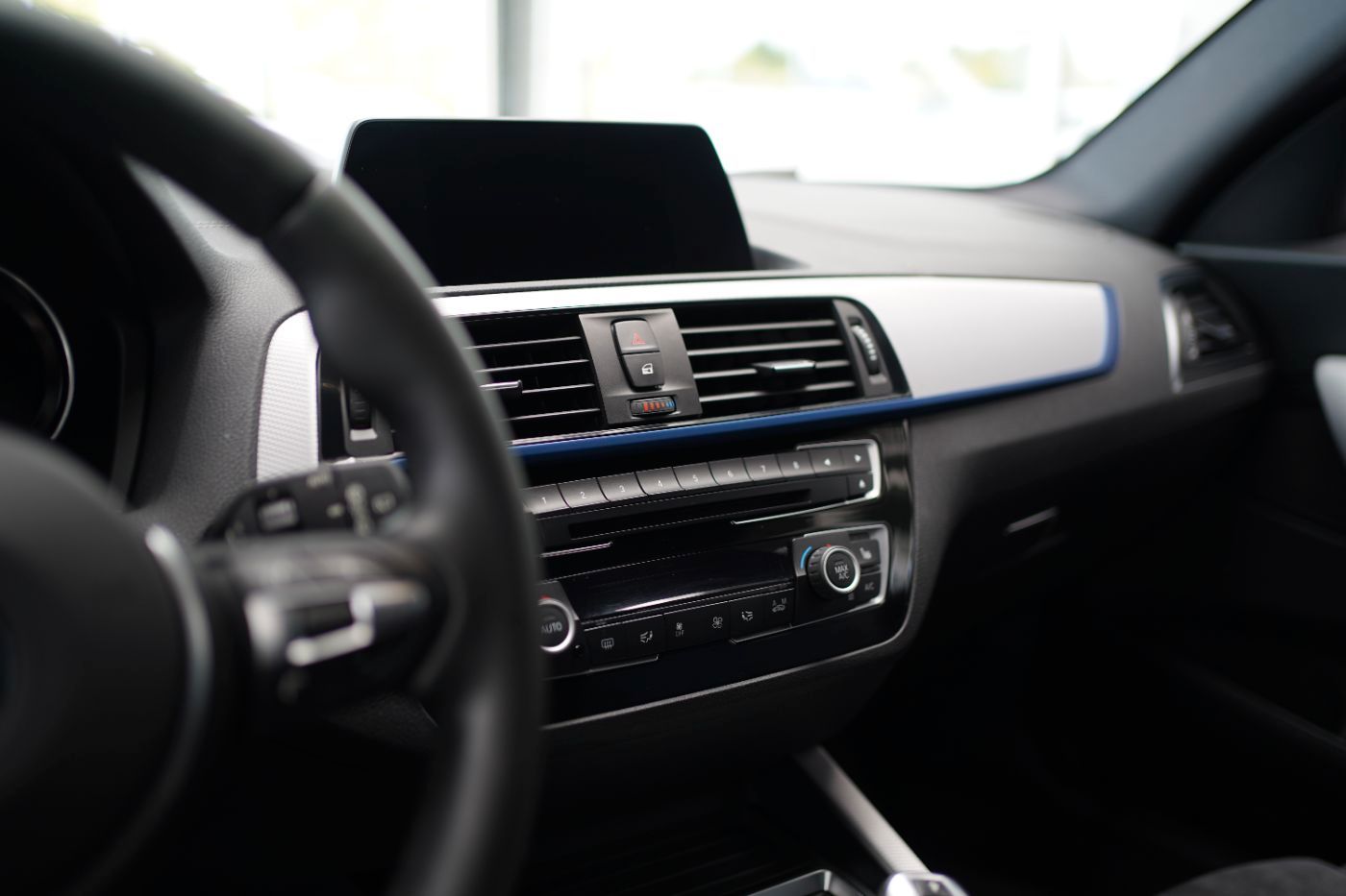 Fahrzeugabbildung BMW 118iA M-Sport KlimaA+LED+Navi+PDC+SHZ+Multi-Lenk