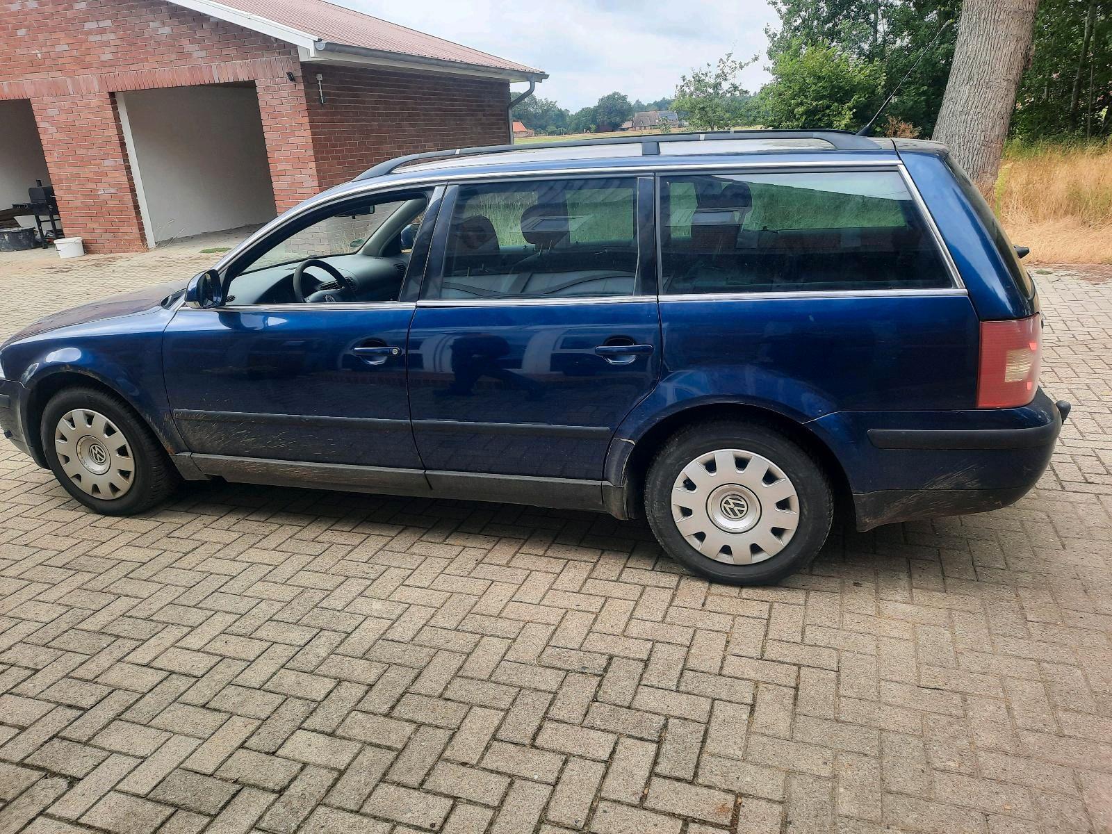 Volkswagen Passat 2005 — rear view