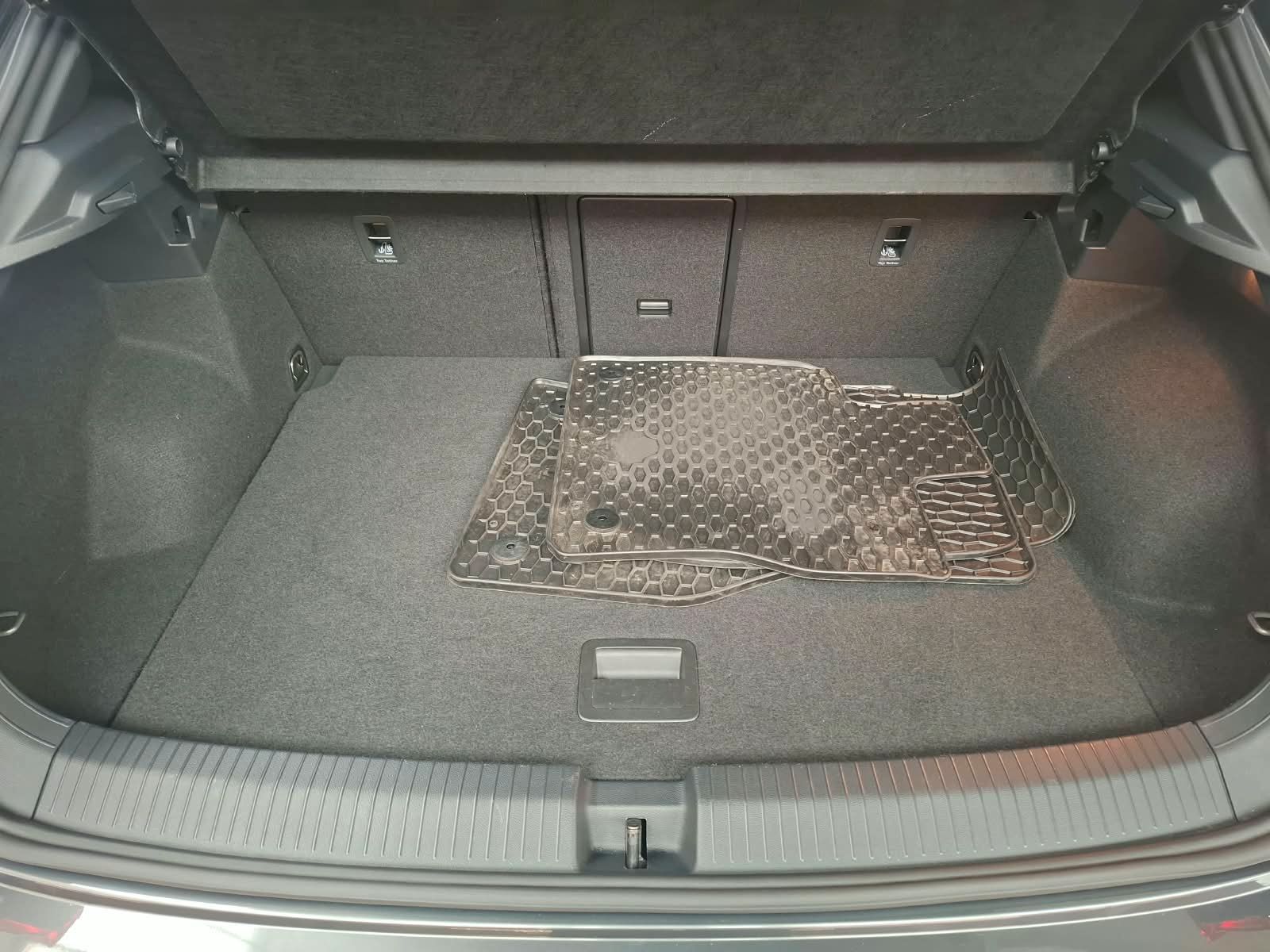 Fahrzeugabbildung Volkswagen T-Roc R-Line 1.5TSI DSG +AHK +IQ.Light +Panorama
