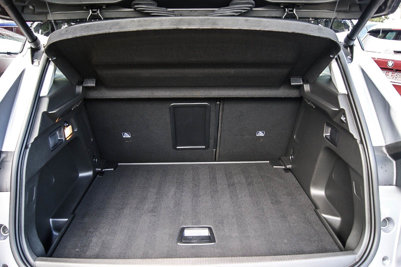 Fahrzeugabbildung Opel Grandland X 1.6 Ultimate Aut. PANORAMA LEDER ACC