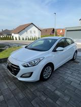 Hyundai i30 blue 1.4 Trend + Navi +Einparkhilfe +TÜV neu - gebrauchte Hyundai i30 aus dem Jahr 2016