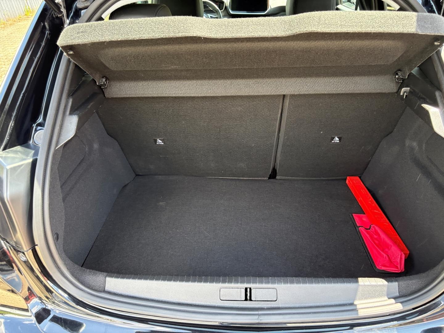 Peugeot 208 Allure NAVI, LED, KAMERA