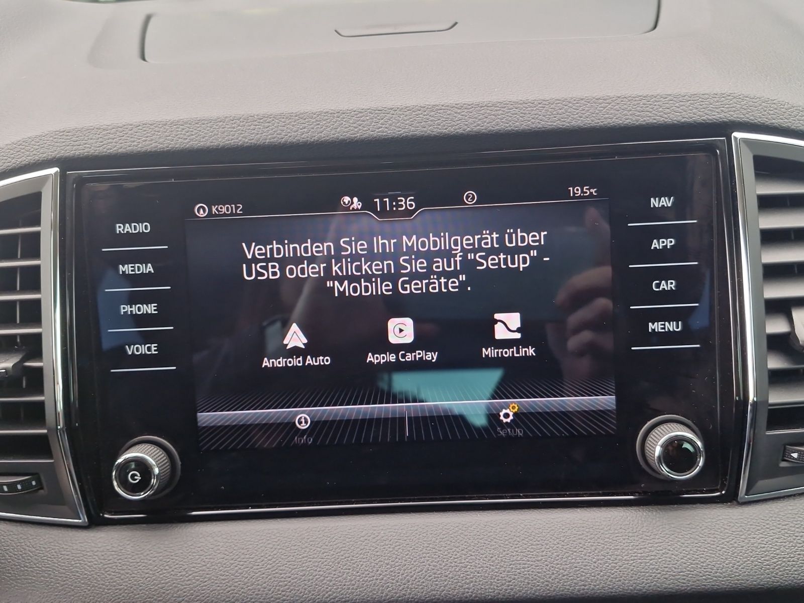 Fahrzeugabbildung SKODA Karoq Clever 1.5 TSI DSG LED Navi ACC AHK 4xSHZ