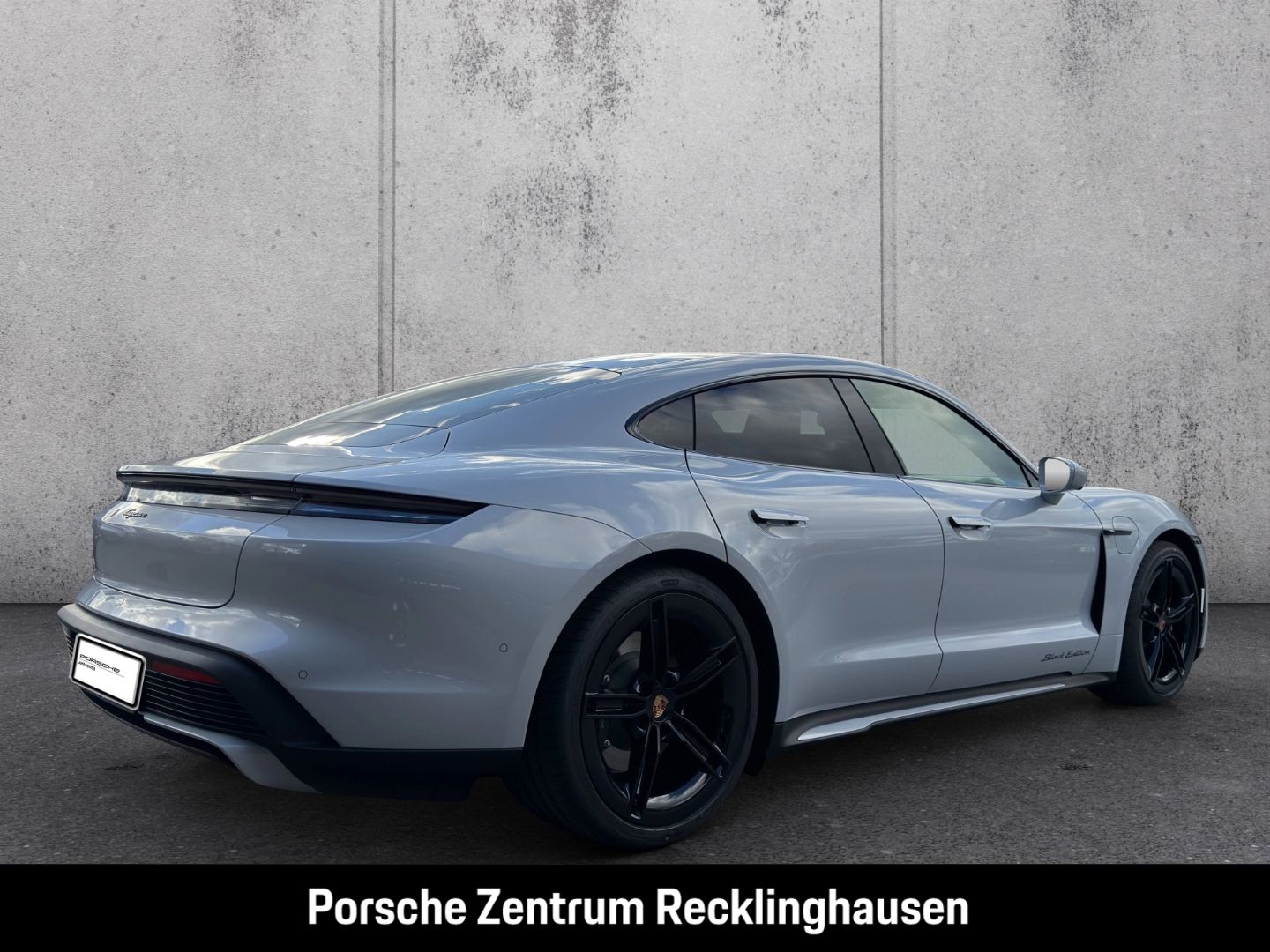 Porsche Taycan Black Edition SportDesign Paket Luftfeder foto 7