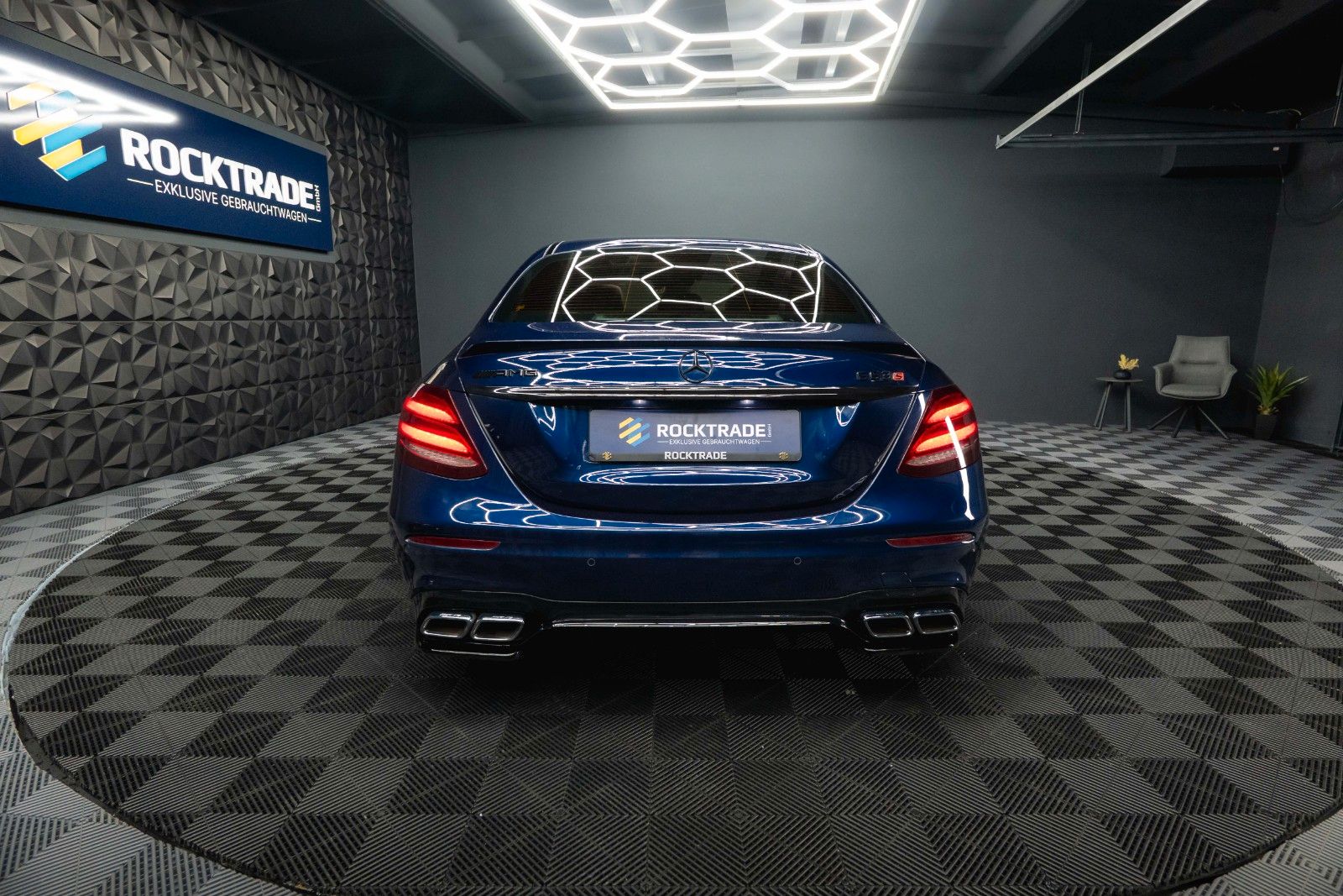 Fahrzeugabbildung Mercedes-Benz E 63 AMG 4Matic+ Night-Paket Drivers Package LED