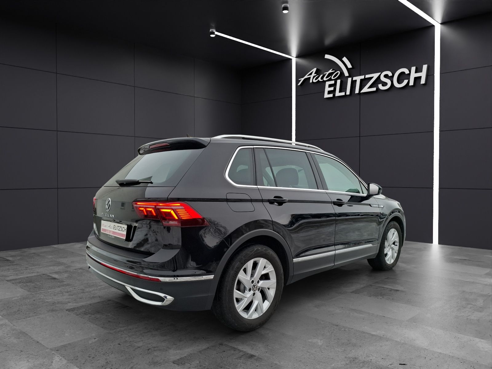 Fahrzeugabbildung Volkswagen Tiguan TDI Elegance DSG Matrix Navi AID Pano ACC