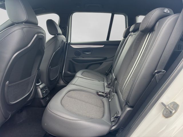 Fahrzeugabbildung BMW 218i Gran Tourer M Sport+Sportfahrwerk+LED+Navi