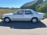 Mercedes-Benz 200 E  Limousine  - Mercedes 200 mit Schiebedach