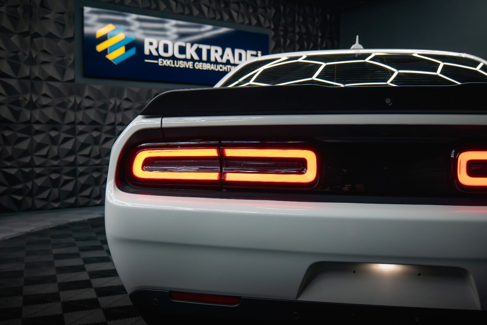 Fahrzeugabbildung Dodge Challenger 6.4 V8 SRT 392 R/T SCAT PACK WIDEBODY