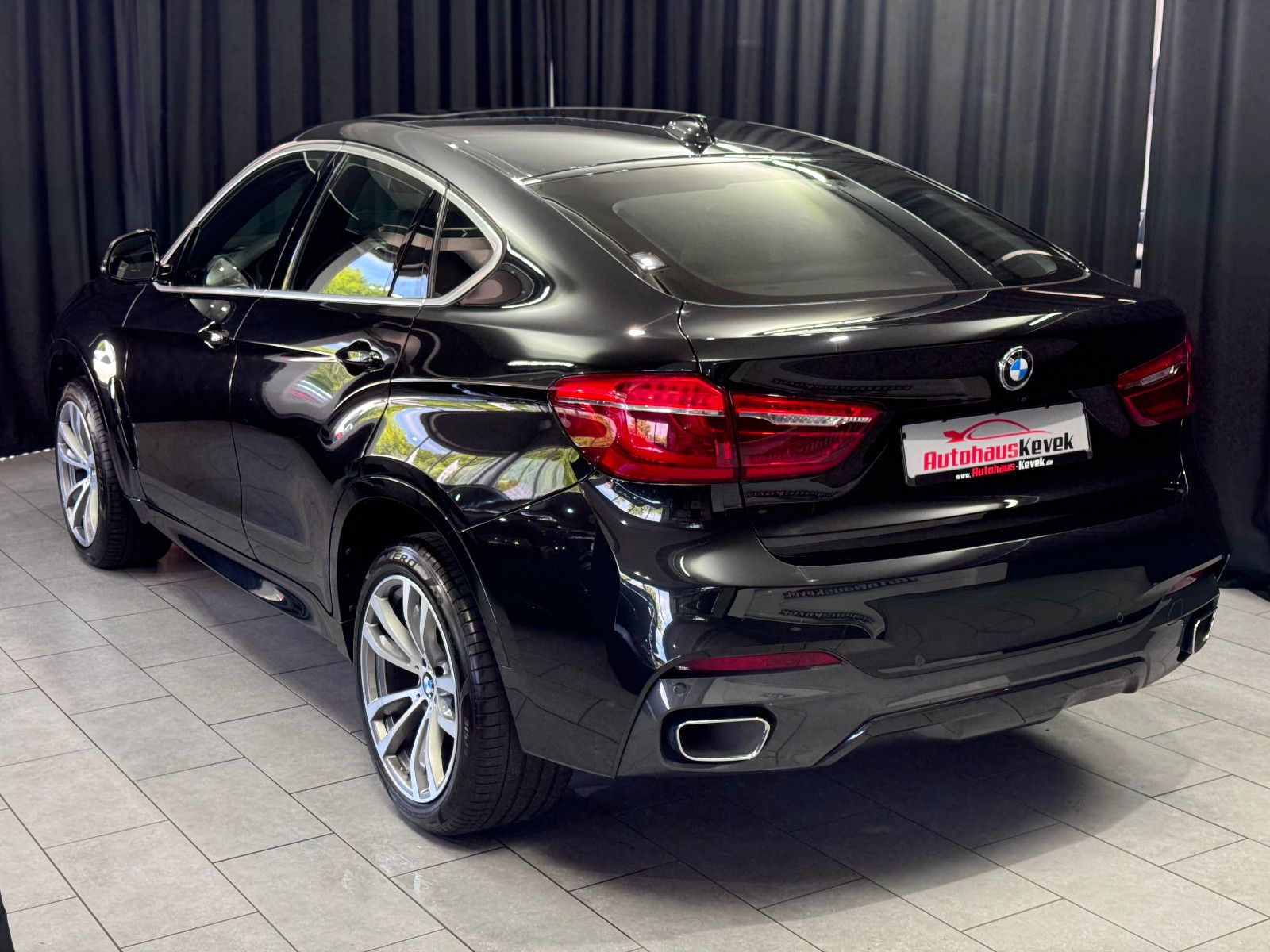 Fahrzeugabbildung BMW X6 40d xDrive*M-PAKET*AHK*NAVI *SOFT-CLOSE