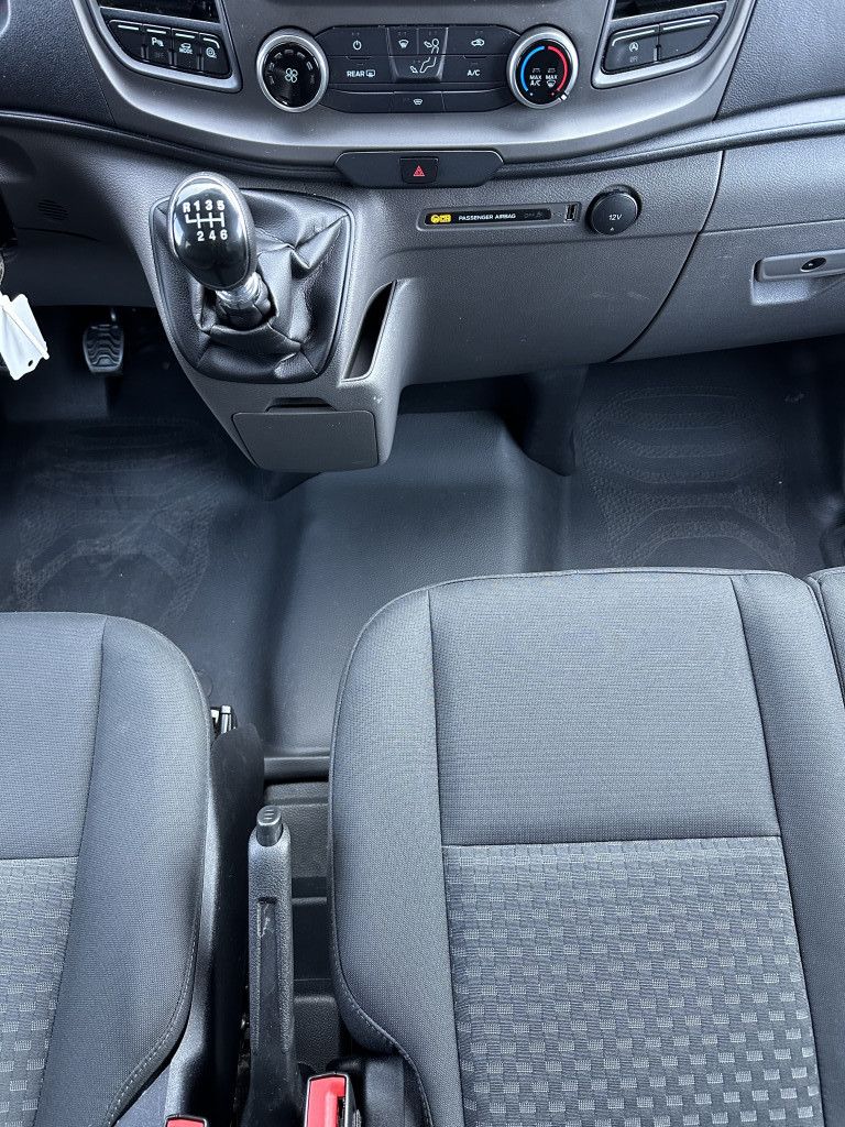 Fahrzeugabbildung Ford Transit Custom 340 L2H1 9-Sitzer AHK+TEMPOMAT+PP