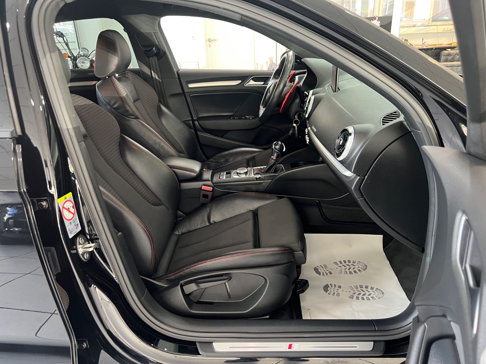 Fahrzeugabbildung Audi S3 Lim. 2.0 TFSI quattro * ALL BLACK *