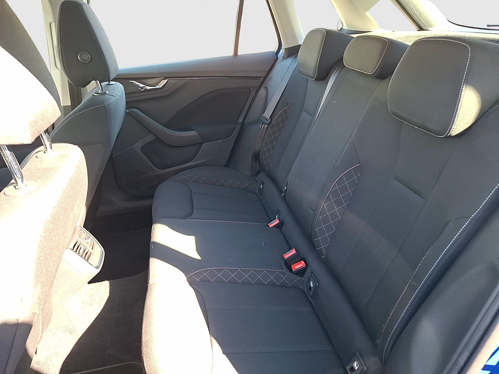 Fahrzeugabbildung SKODA Kamiq TSI Ambition LED GRA RFK SHZ LM
