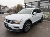 Volkswagen Tiguan Allspace Comfortline 7.SITZER/PDC/NAVI!!! - Volkswagen Tiguan Allspace in Essen