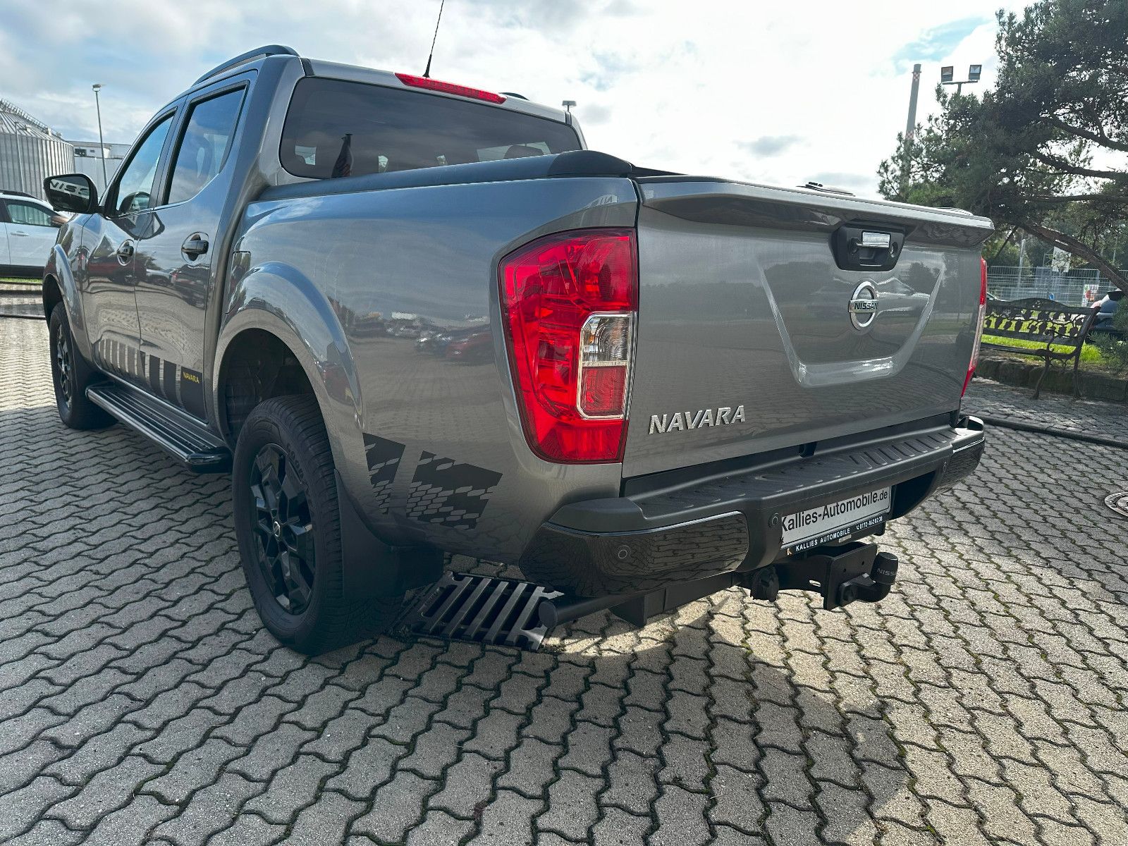 Fahrzeugabbildung Nissan Navara NP300 N-Guard Double Cab 4x4