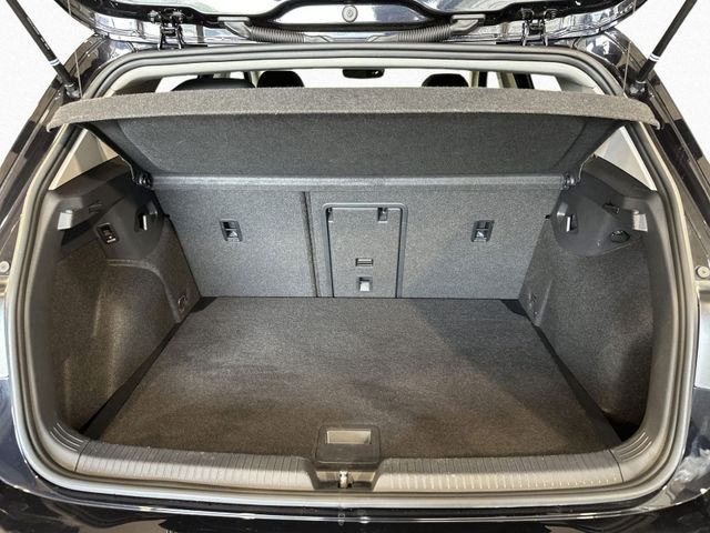 Golf VIII 2.0 TDI DSG LIFE IQ.LIGHT+AHK+PANO+HUD