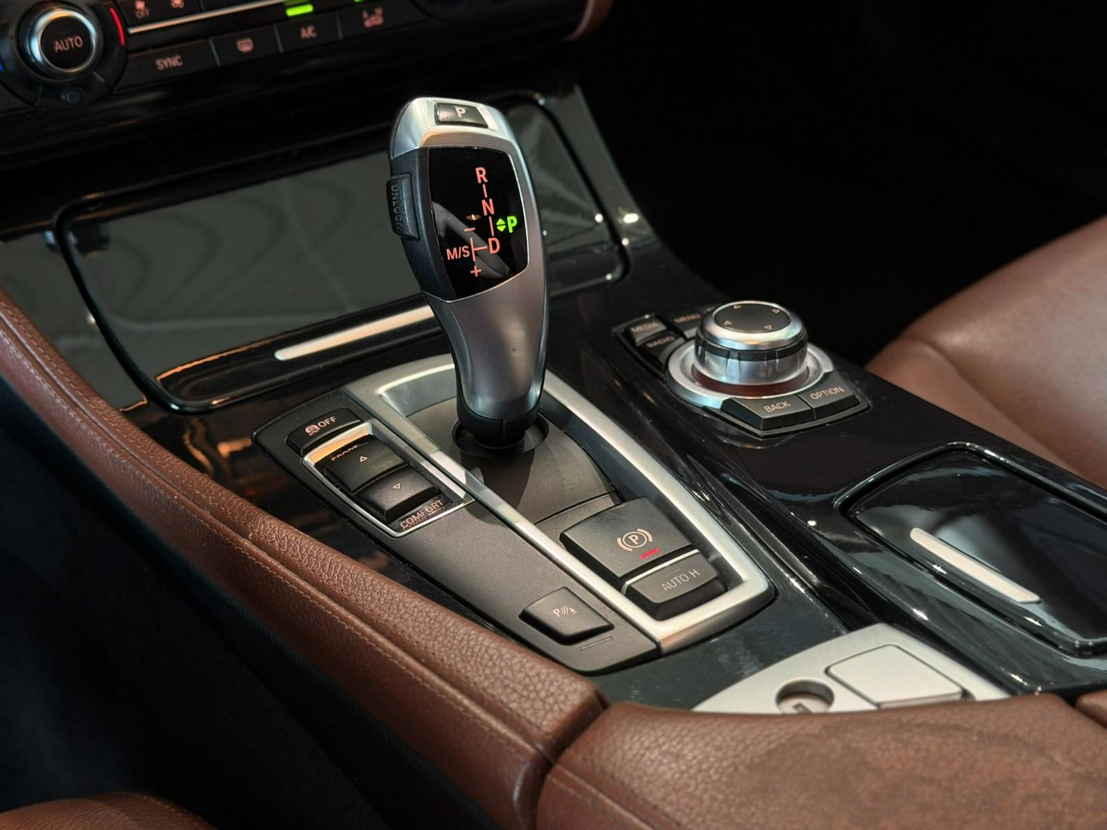 BMW 520d Lim. *SHZ*PDC*HiFi*Navi*