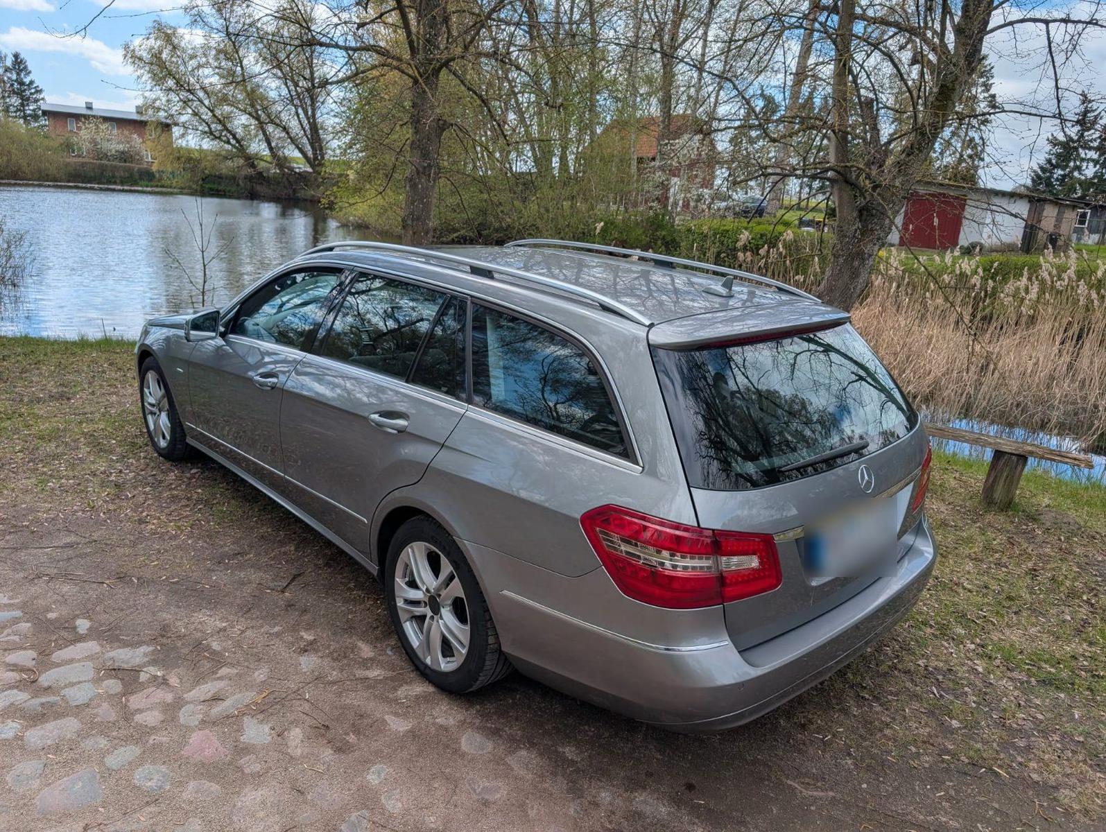 Mercedes-Benz E220 2010 — photo 8