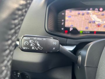 Fahrzeugabbildung SKODA Karoq DSG Drive 125 4x4 Virtuell Navi SHZ uvm.