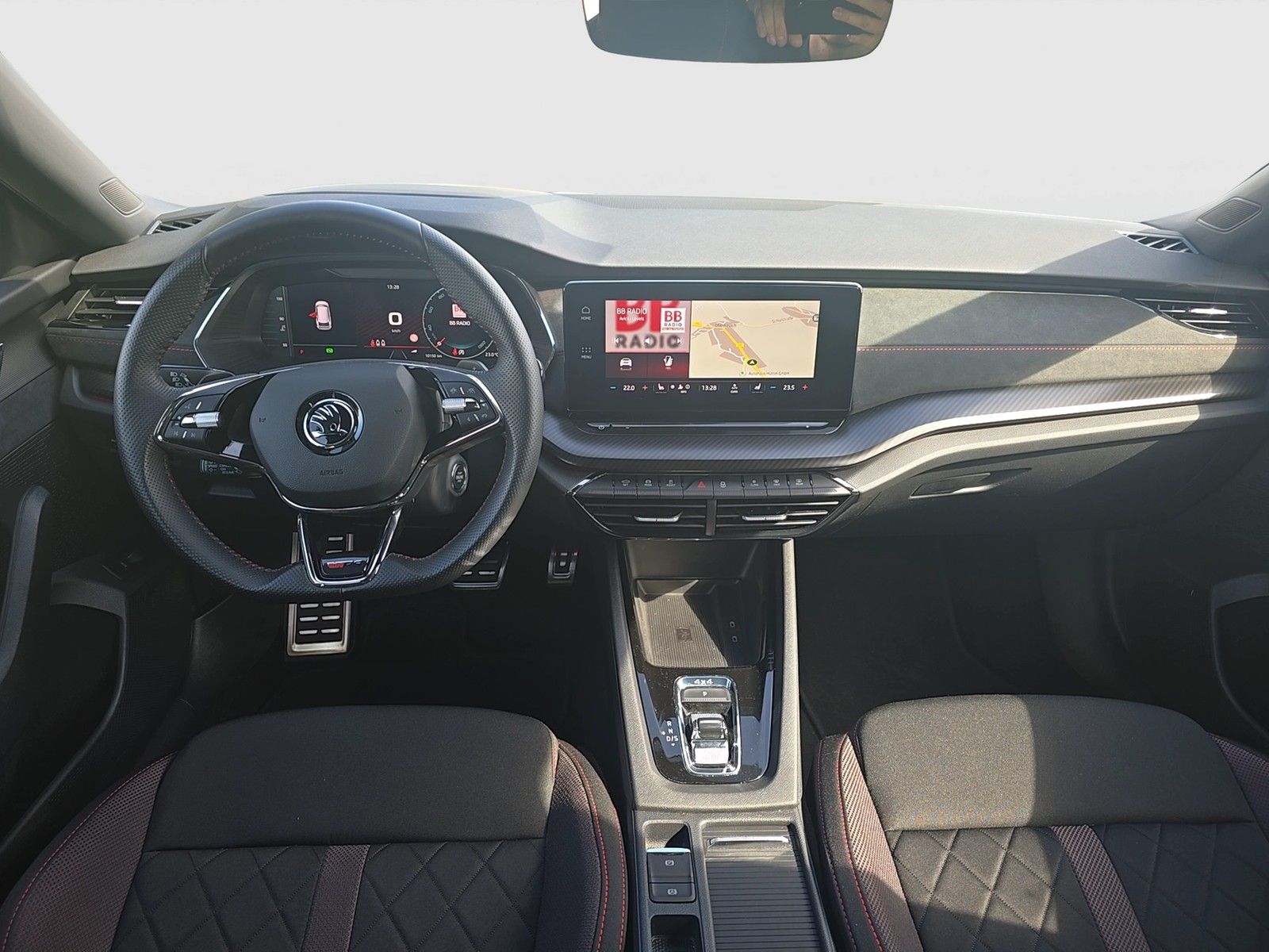 Fahrzeugabbildung SKODA Octavia Combi RS TDI 4x4 Matrix Navi ACC Pano AI