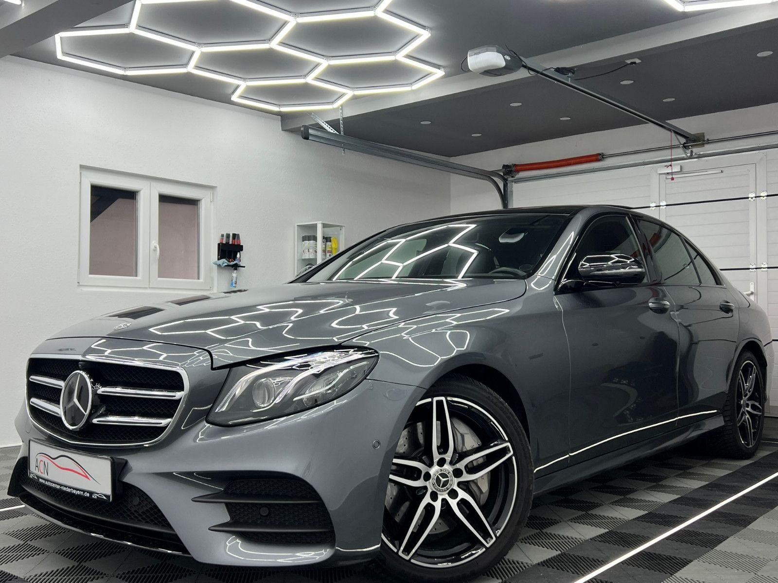Fahrzeugabbildung Mercedes-Benz E 350 d Lim. AMG-LINE/BURMESTER/ACC/PANO/WIDE