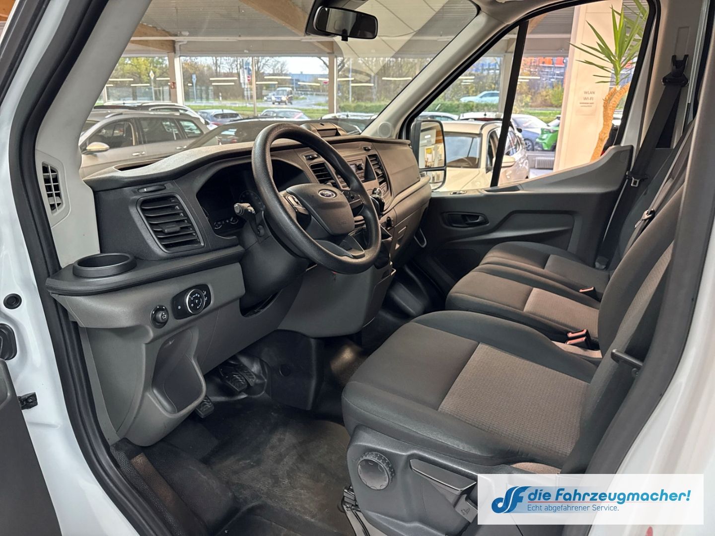 Fahrzeugabbildung Ford Transit Pritsche 350 L2 Doppelkabine Basis AHK D