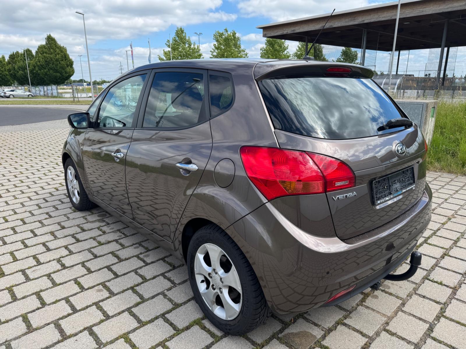Kia 1.6 Venga Spirit Navi Kamera Pdc Anhängerkupp.