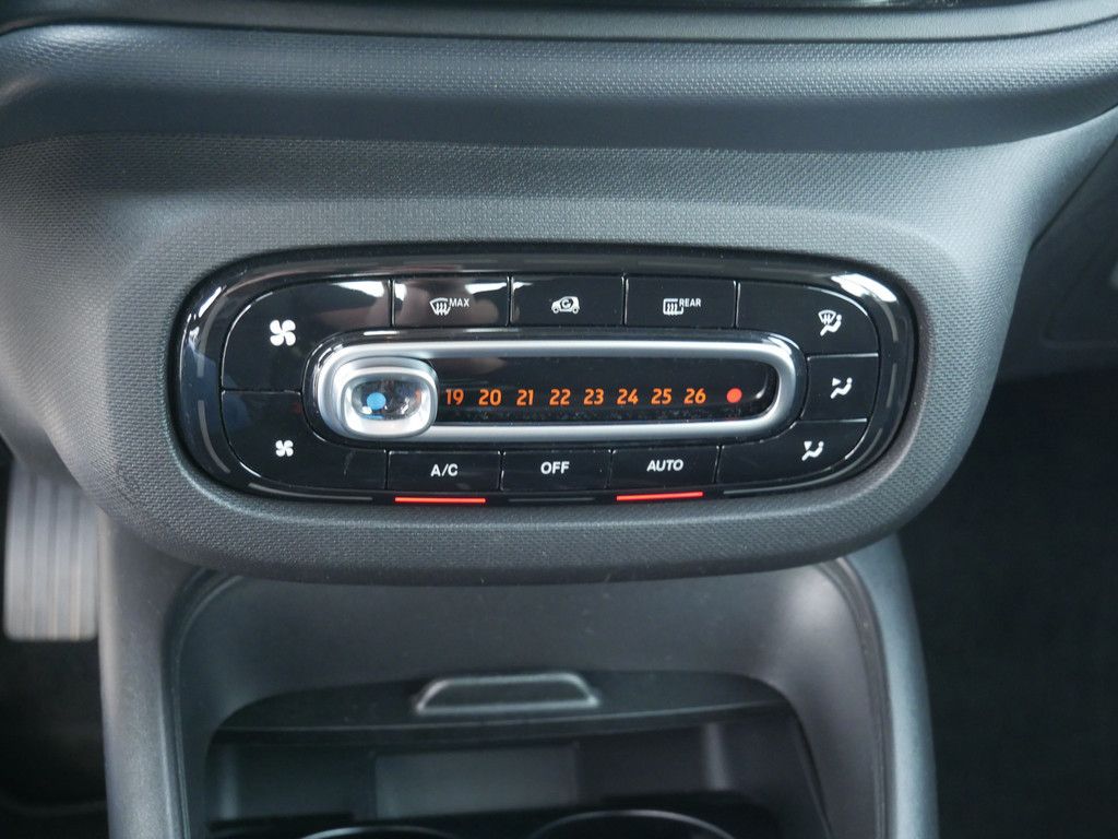 Fahrzeugabbildung Smart fortwo coupe EQ KLIMAAUTOMATIK SITZHEIZUNG