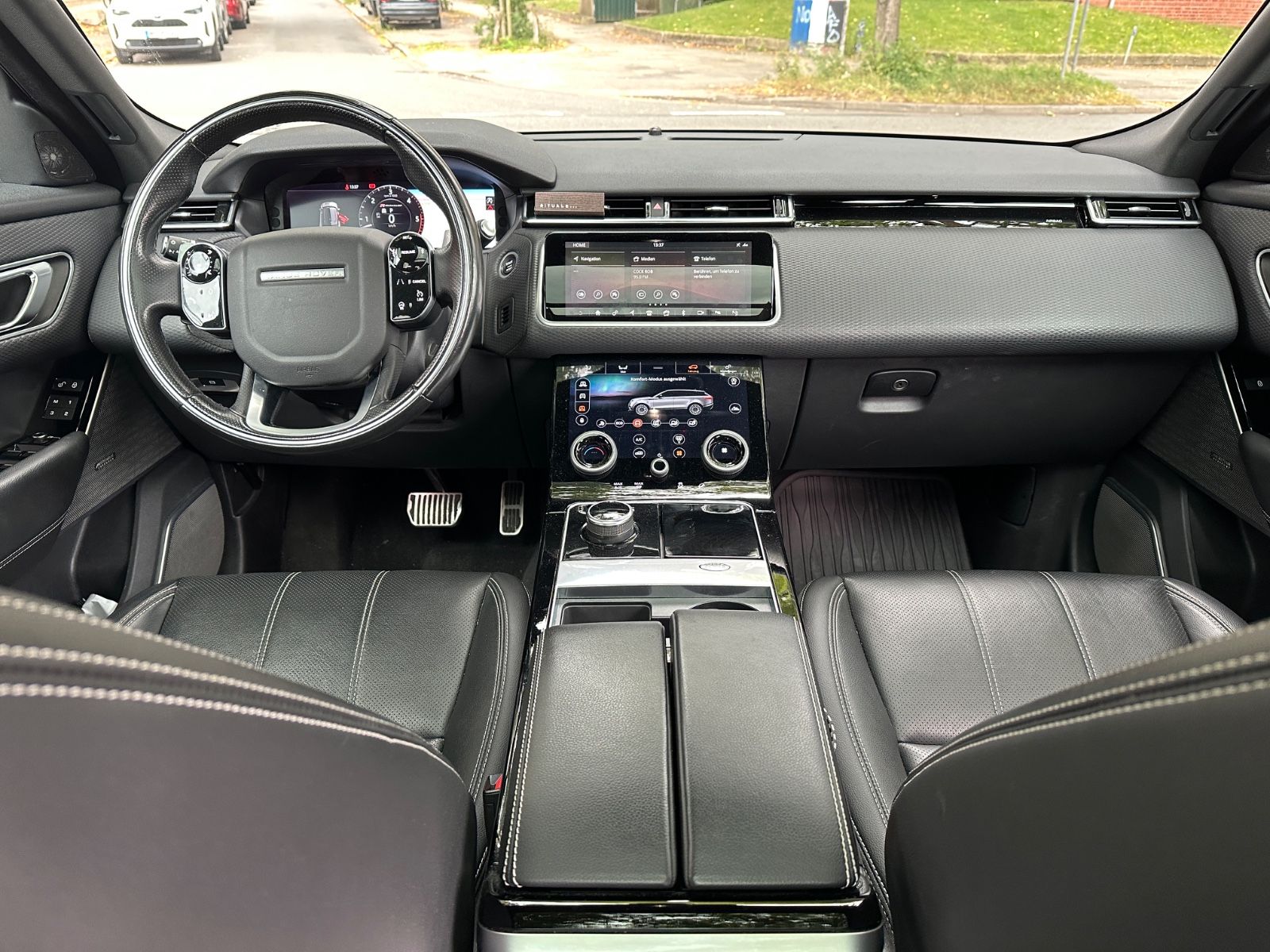 Fahrzeugabbildung Land Rover Range Rover Velar R-Dynamic*PANO*MEMEORY*HEADUP