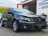 Peugeot 308 Allure/NAVI/CARPLAY/LEDER/SHZ - Peugeot 308 mit Diesel-Antrieb: Limousine