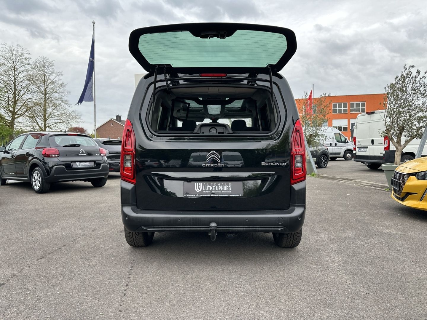 Fahrzeugabbildung Citroën Berlingo 1.2 M PT 130 S&S EAT8 Shine AHK Navi AC