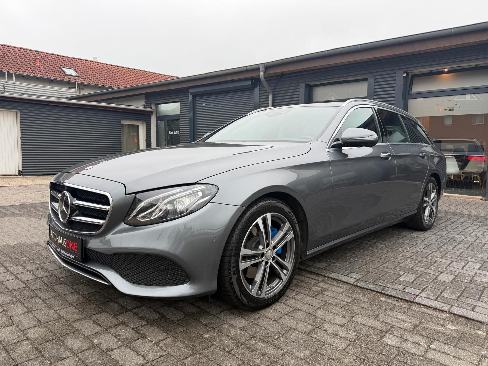 Mercedes-Benz E 220d AVNTGARDE T MODEL PANORAMA/MEMORY/BURMES.