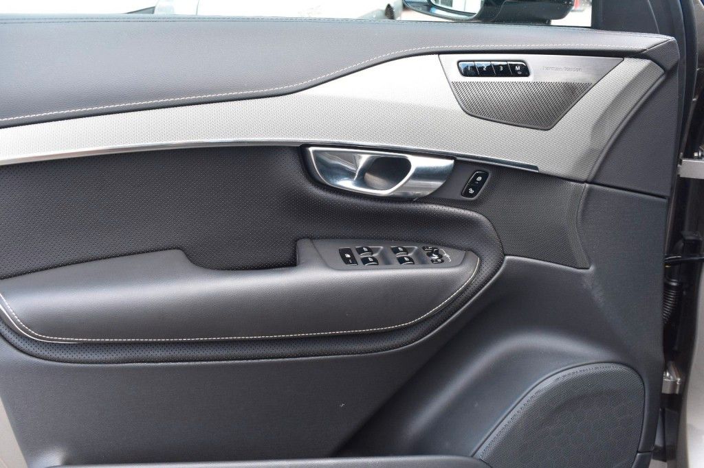 Fahrzeugabbildung Volvo XC90 B5 D AWD R-Design*PANO*STHZ*LUFT*360*H&K*QI