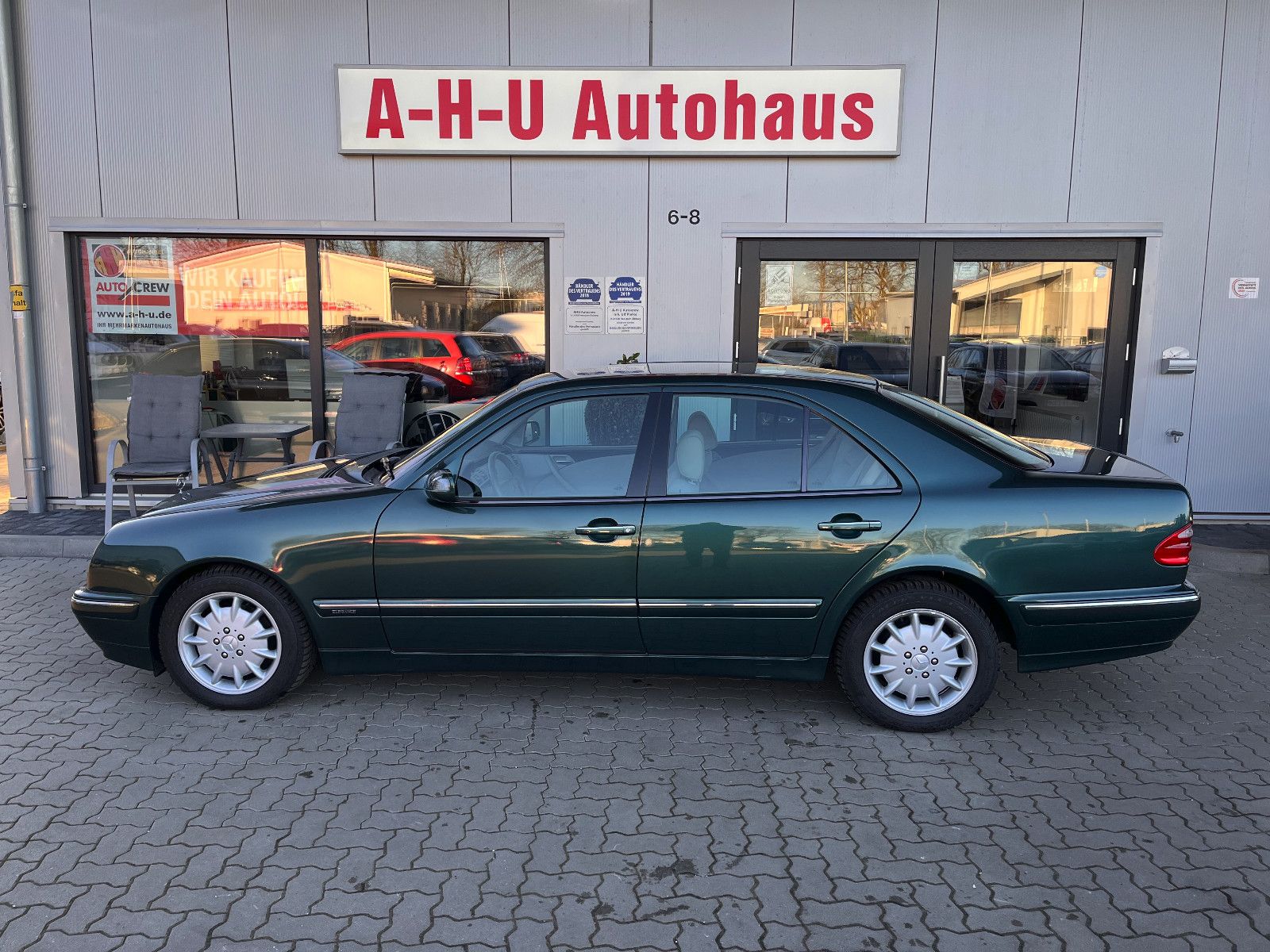 Fahrzeugabbildung Mercedes-Benz E 240 ELEGANCE