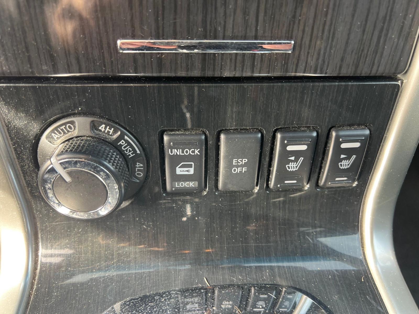 Nissan Pathfinder 3.0 dCi V6 LE | 231 ch | BVA | 7 places | Cuir | Toit ouvrant | Sièges électriques chauffants | Phares bi-xénon