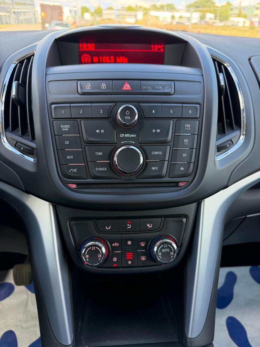 Opel Zafira 2015 — photo 18