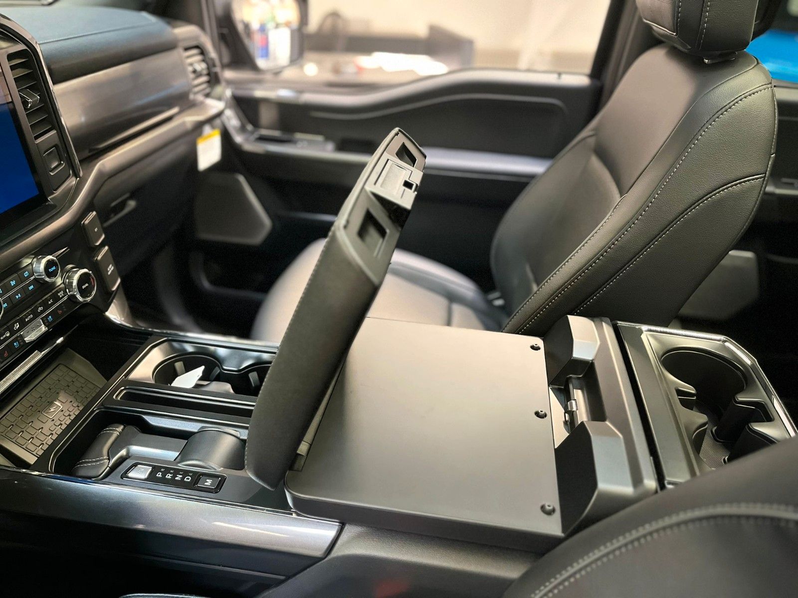 Fahrzeugabbildung Ford F-150 Lariat 5.0L V8 Supercrew 5,5" Black Ed.