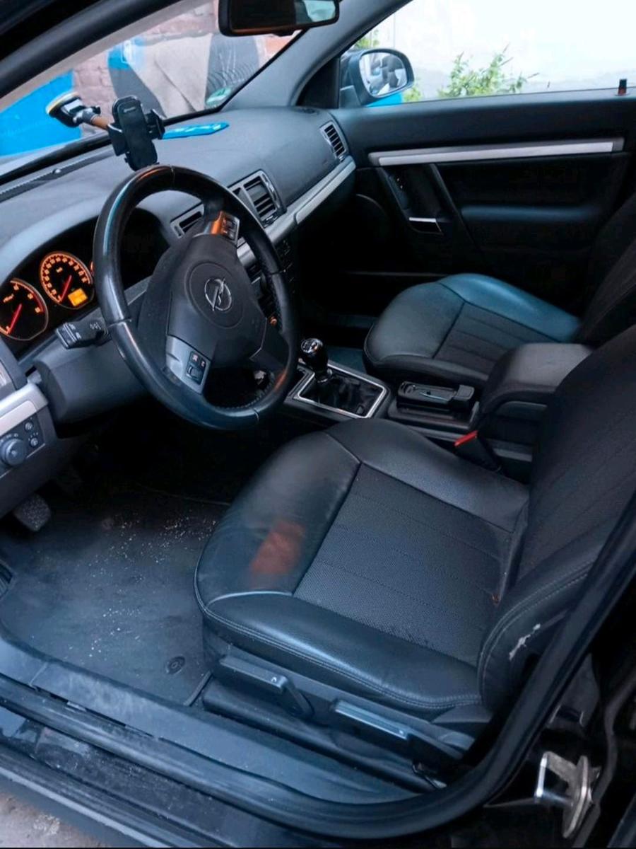 Opel Vectra 2008 — салон