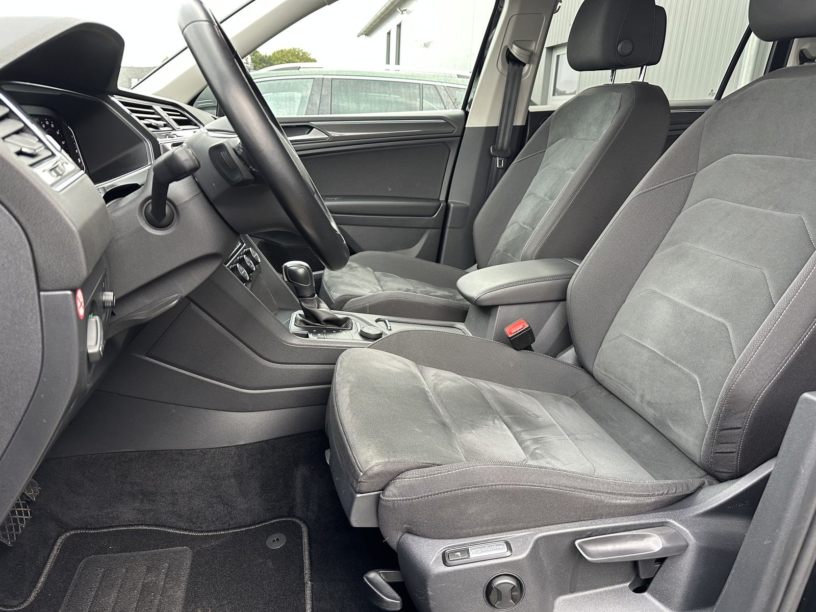 Fahrzeugabbildung Volkswagen Tiguan Allspace 2.0 TDI 4M DSG HL NAV+LED+ACC+VC