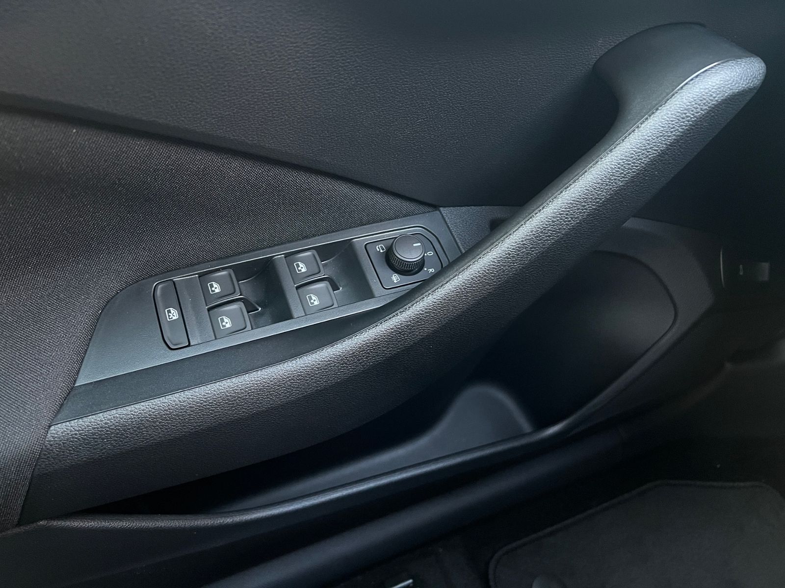 Fahrzeugabbildung SKODA Kamiq Drive 1.0 TSI DSG *AHK, Matrix, ACC, Smart