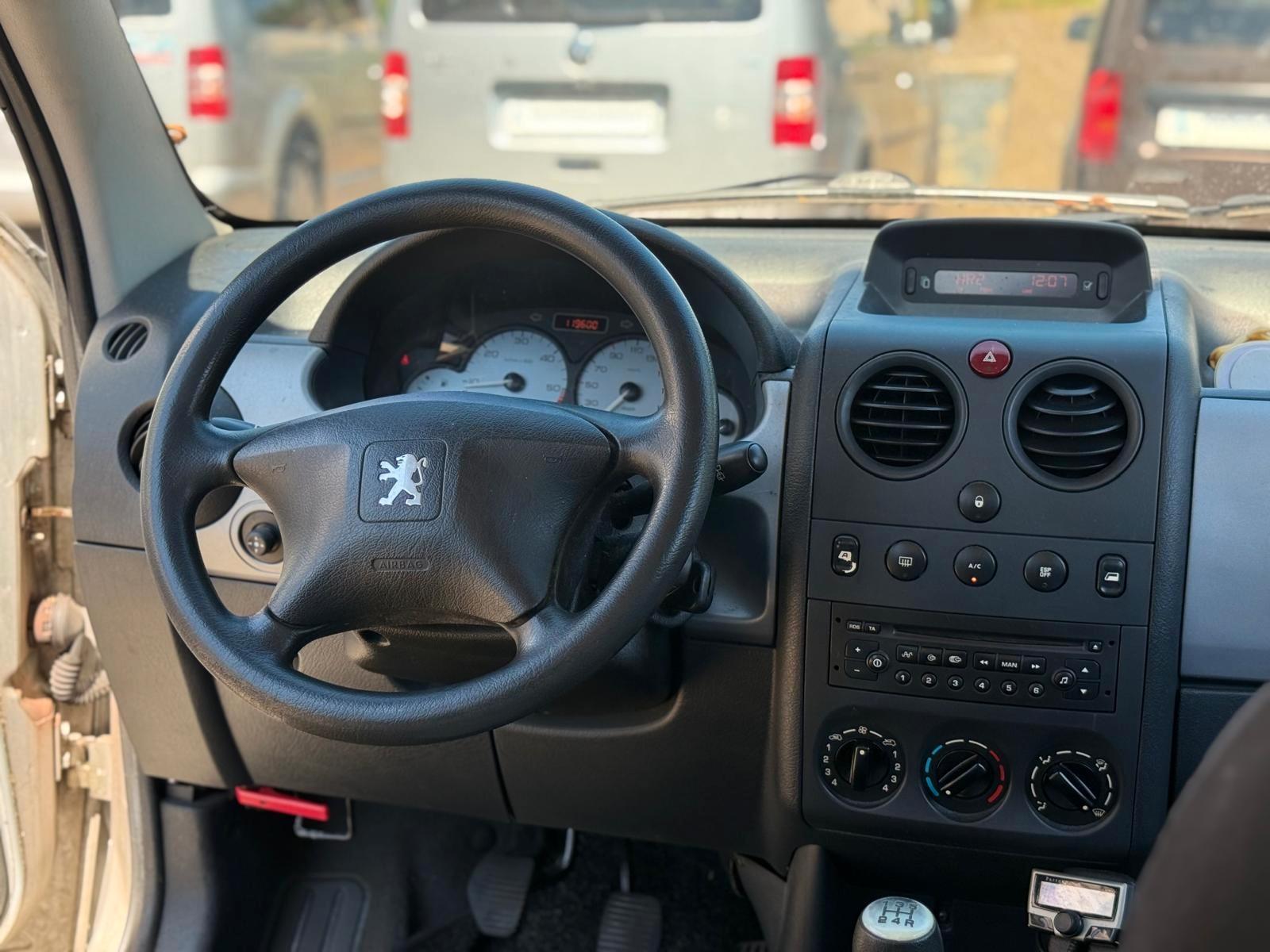 Peugeot Partner Behindertengerecht-Rampe