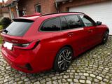 BMW 330e Touring Adv. AHK, ToterW.W., Met. - rote BMW 330