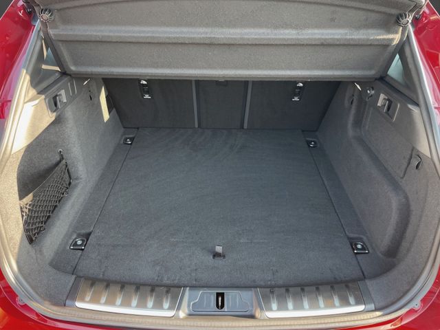Fahrzeugabbildung Jaguar F-Pace P400 R-Dynamic HSE Pano Standheizung
