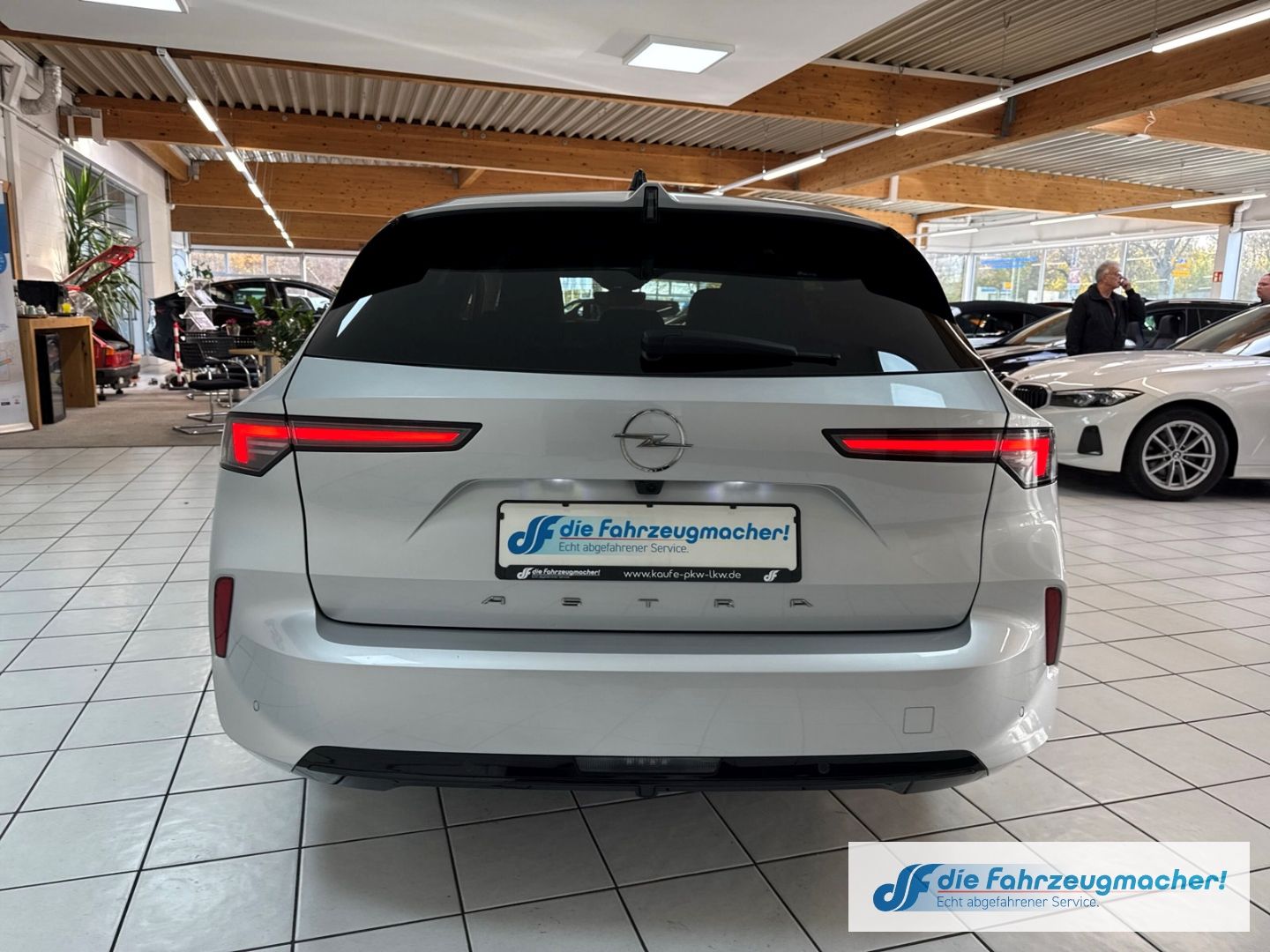 Fahrzeugabbildung Opel Astra L Sports Tourer Elegance 1.5 D EU6e Navi L